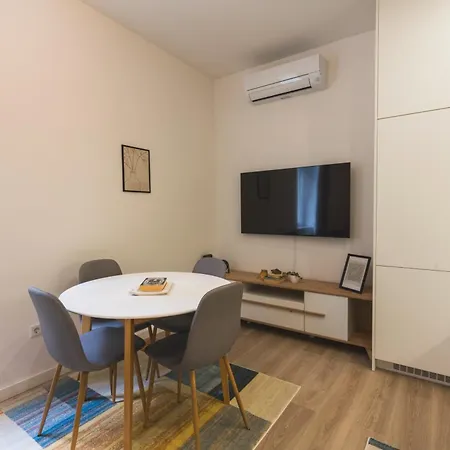 Modern In The Center Of Apartment