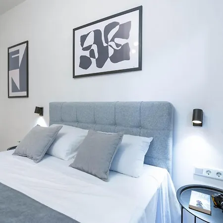 Modern In The Center Of Apartment